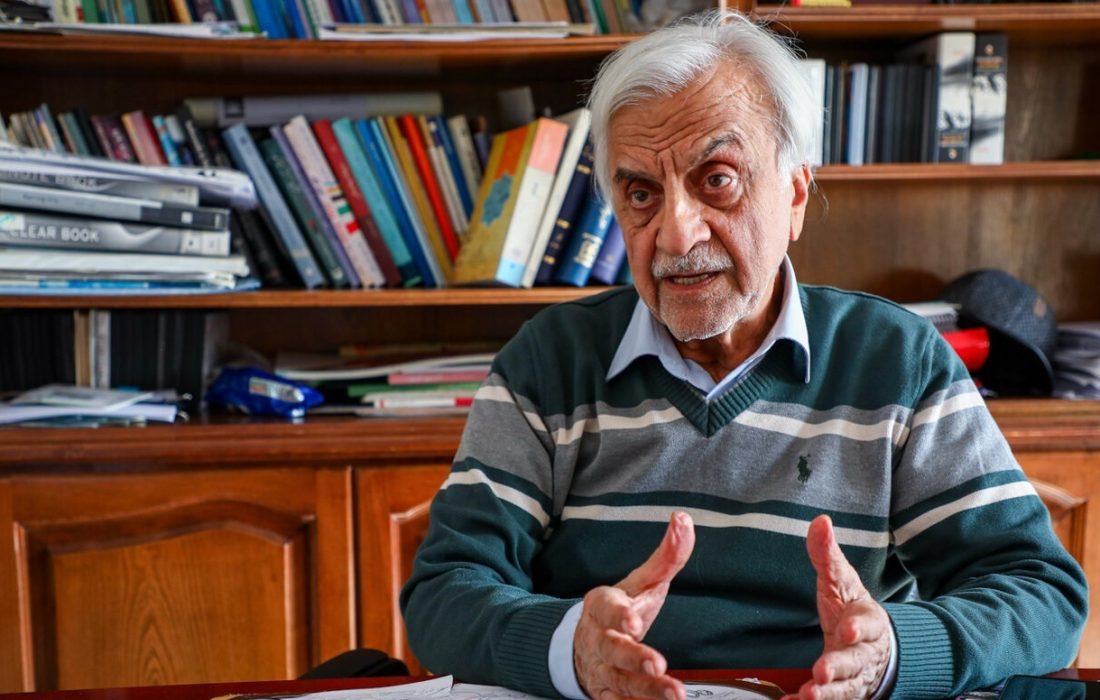 چه فکر می‌کردیم و چه شد؟! / یکی از وابستگان دولت به من گفت که دولت نمی‌تواند با قداره‌بندها روبه‌رو شود / دولت برای صنایع ارز ندارد و برای دیگران ارز دارد؟