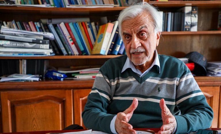 دولت و مشاوران آن با کف جامعه و فکر و ذکر مردم آشنا نیست / هیچ تضمینی نیست که تورم سالانه ۴۰ درصد در شش‌ماهه آینده به ۷۰ درصد نرسد!
