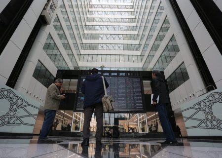 ورود ۱۰۱ میلیارد تومان پول حقیقی به بازار سهام / خریداران بورس به را دست گرفتند