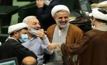 سران قوا پشت درهای بسته تصمیم می گیرند و همه ما نمایندگان داریم هرز می چرخیم!