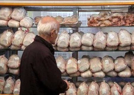 واسطه‌ها بلای جان صنعت طیور / چرا مرغ در بازار کم و گران است؟