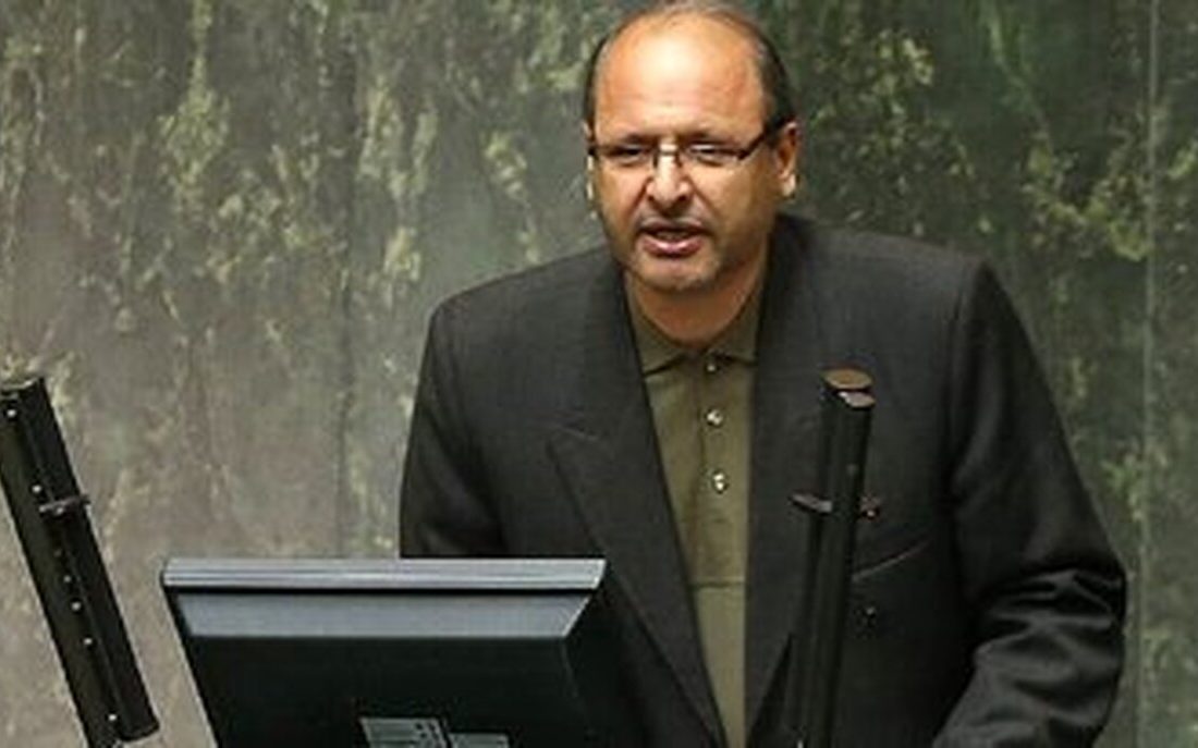 فردی به نام کوروش پرویزیان با سه سمت از سفره بیت‌المال می‌لمباند + فیلم