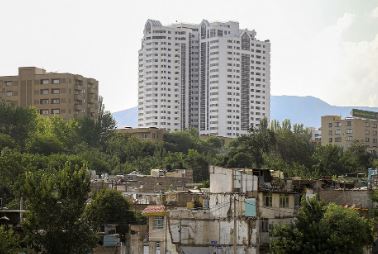 چهره زشت نابرابری در تهران / از خانه‌های چند هزار میلیاردی تا حاشیه‌نشینی طبقه متوسط / راغفر: طبقه محروم در آتش تورمی می‌سوزد که طبقه برخوردار می‌سازد