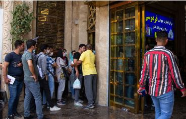 حراج سکه؛ مُسکن یا برهم زننده بازار؟ / چه کسانی برای سکه ۱۶۰ میلیونی صف می‌بندند؟!