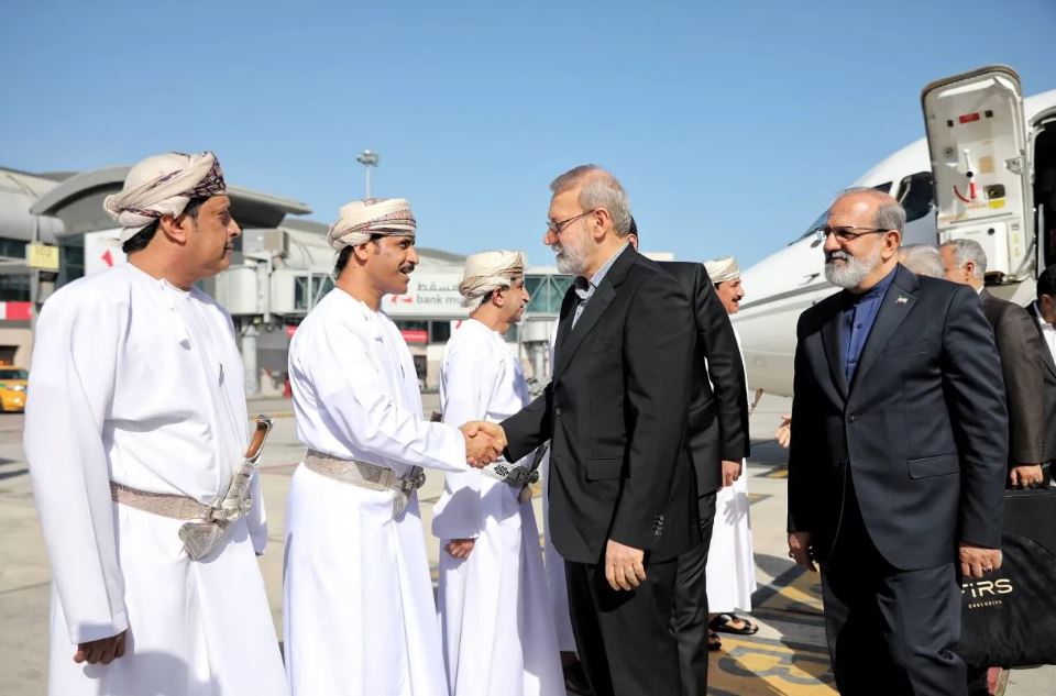 چرا به‌جای عراقچی، لاریجانی به مسقط رفت؟