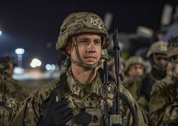 نمی‌شود بنشینیم و منتظر حمله آمریکا باشیم / این همه نیروی آمریکایی برای خوش‌گذرانی به منطقه نیامده‌اند!